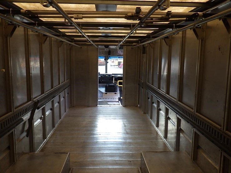 2012-freightliner-mt55-image-12