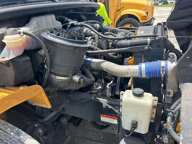 2007-freightliner-b2-image-8