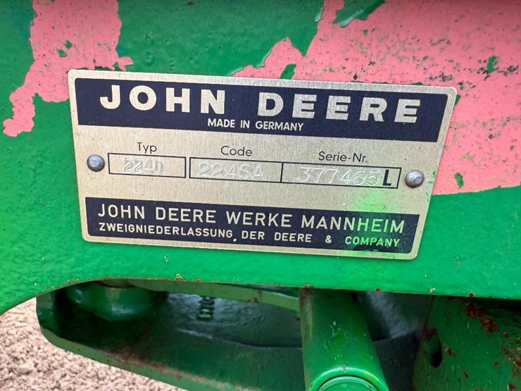1980-john-deere-2240-image-44
