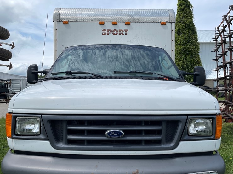 2007-ford-e350-image-2