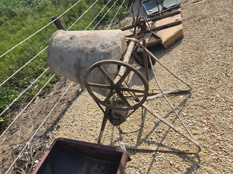 #3906-•-cement-mixer-image-1