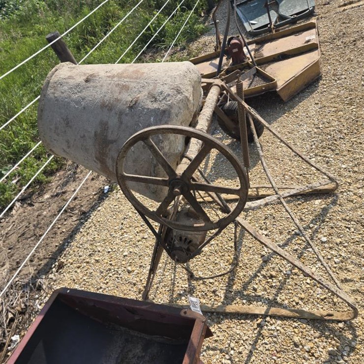 #3906 • CEMENT MIXER