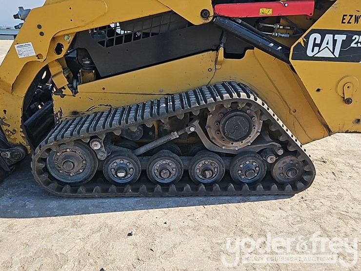 2015-caterpillar-257d-image-16