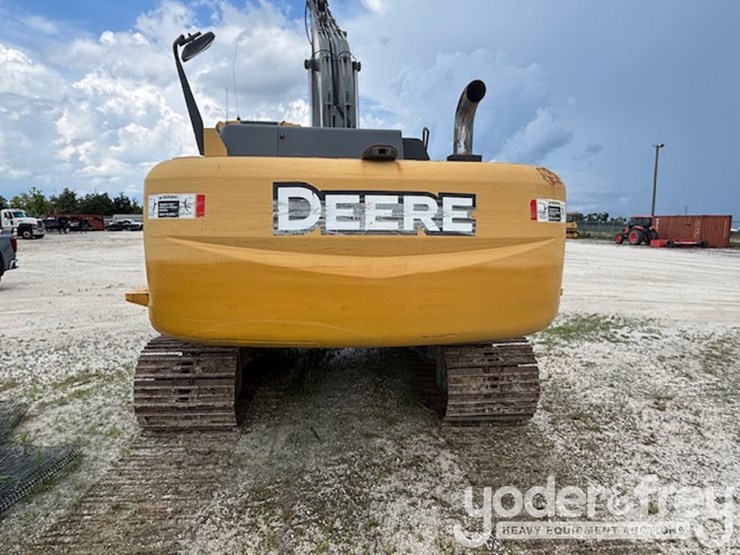2011-deere-250g-lc-image-4