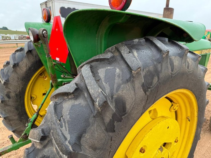1980-john-deere-2240-image-10