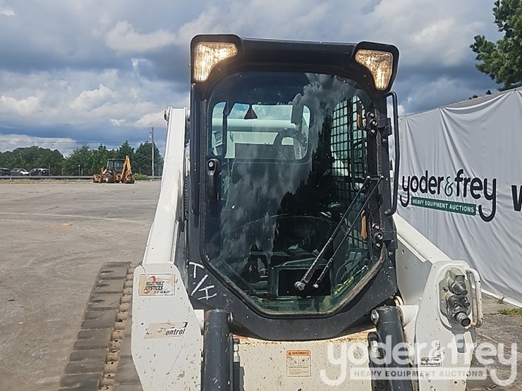2023-bobcat-t870-image-23