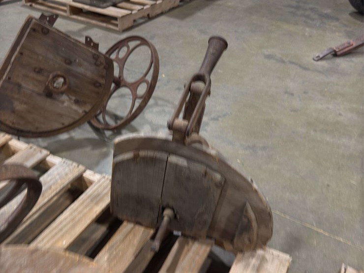 various-cast-iron-parts-mounted-to-wood-image-19
