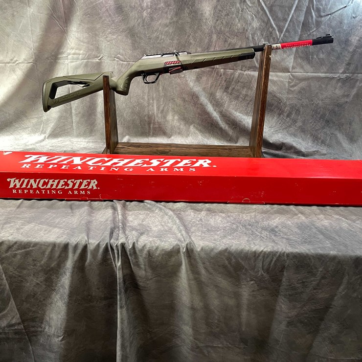 #4580 • Winchester Wildcat 22 LR Semi-Auto Rifle, SN: TF614-22M21480