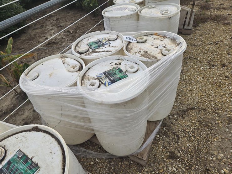 #3927-•-pallet-of-4-plastic-barrels-image-3