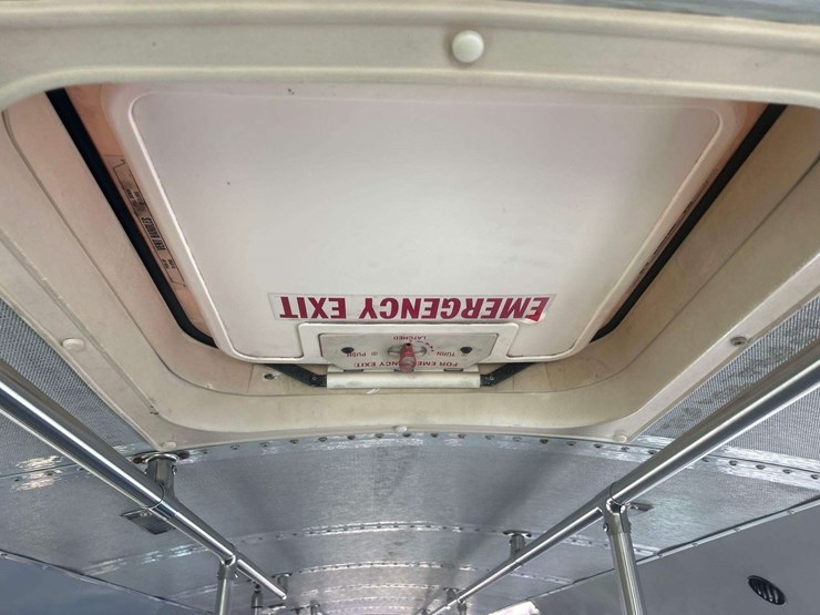 2000-thomas-saf-t-liner-mvp-image-21