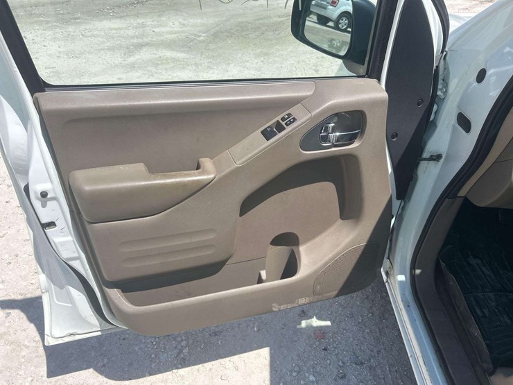 2017-nissan-frontier-image-13