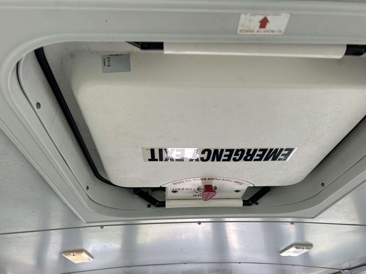 2008-freightliner-b2-image-20