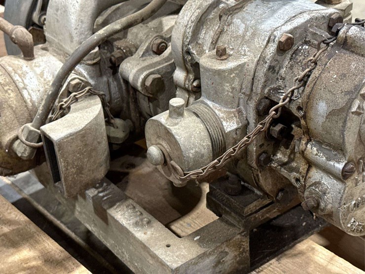 edwards-model-85-brass-gear-drive-water-pump.-image-15