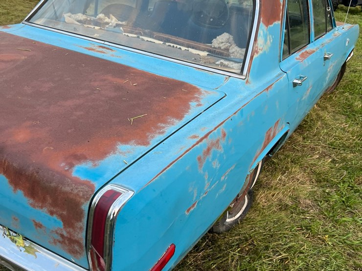1972-plymouth-valient￼,-slant-six-engine-and-manual-transmission,-glass-is-good,-leaf-springs,-been-sitting-for-a-long-time.-image-61