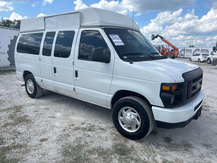 2012-ford-e150-image-2