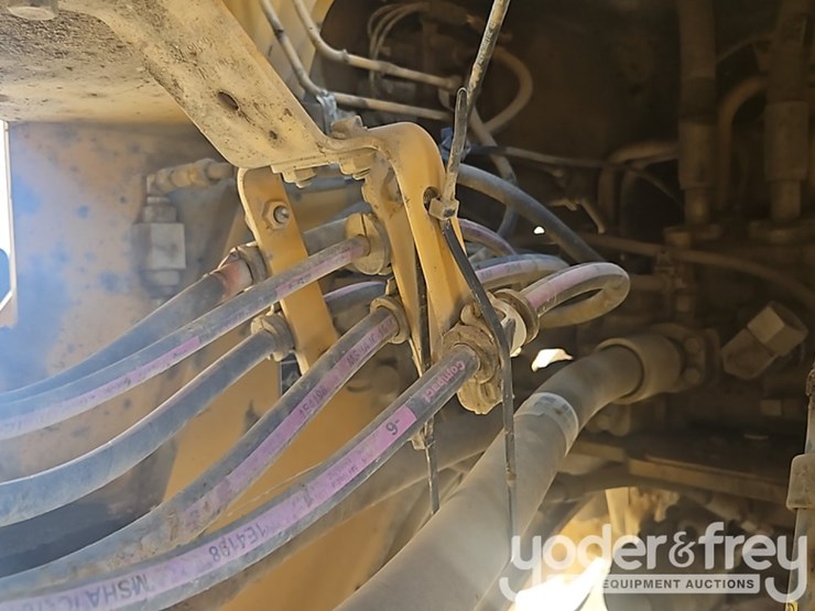 2021-caterpillar-962m-image-23