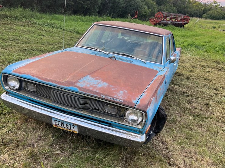 1972-plymouth-valient￼,-slant-six-engine-and-manual-transmission,-glass-is-good,-leaf-springs,-been-sitting-for-a-long-time.-image-36