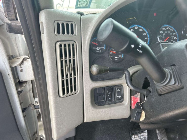 2013-international-durastar-4400-image-14