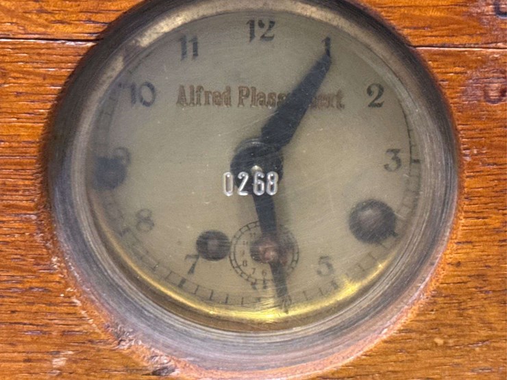 alfred-plasschaert-1920's-pigeon-racing-clock-numbered-0268.-image-2