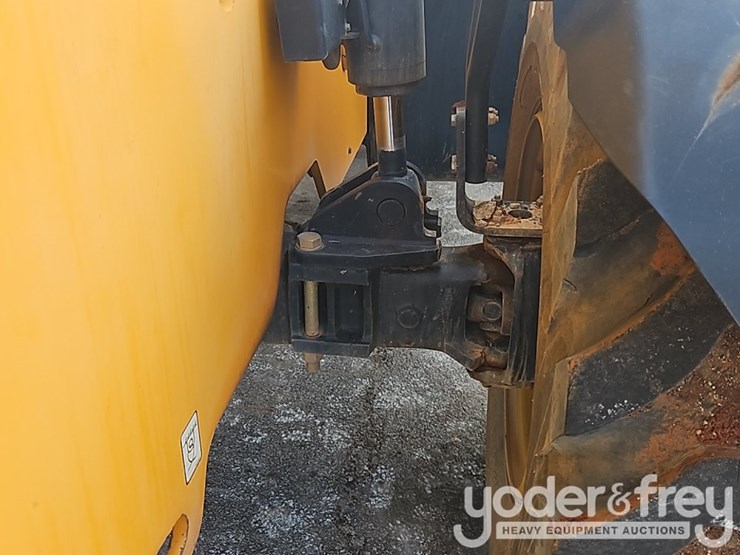 2015-jcb-510-56-image-24