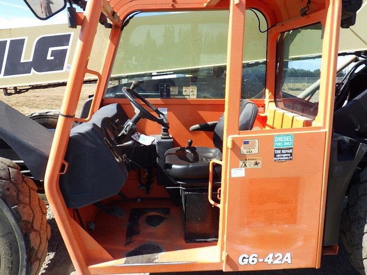 2013-jlg-g6-42a-image-21
