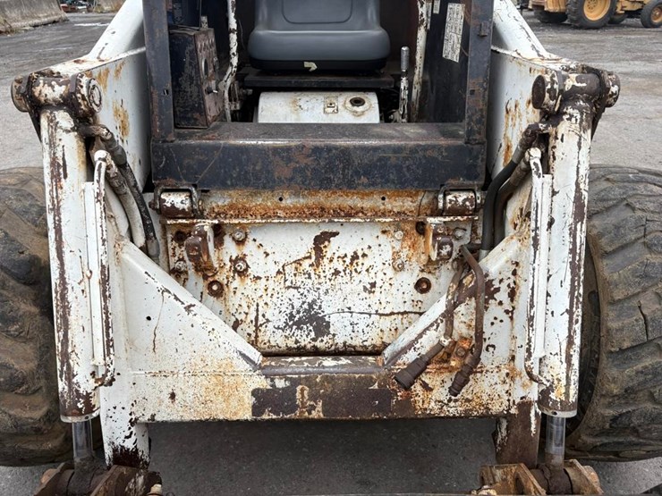 bobcat-825-image-12