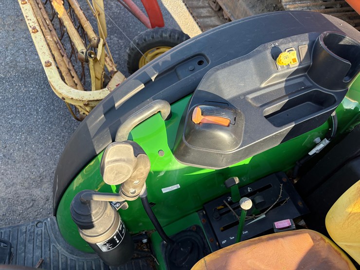 2020-john-deere-5065e-image-19