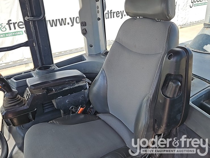 2019-deere-544l-image-25
