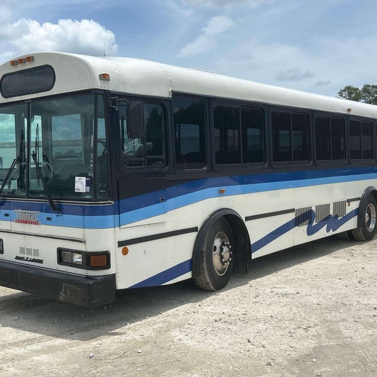2000 THOMAS SAF-T-LINER MVP