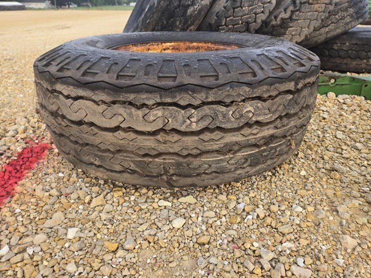 #3937-•-12-16.5-lt-tire-and-rim-image-2