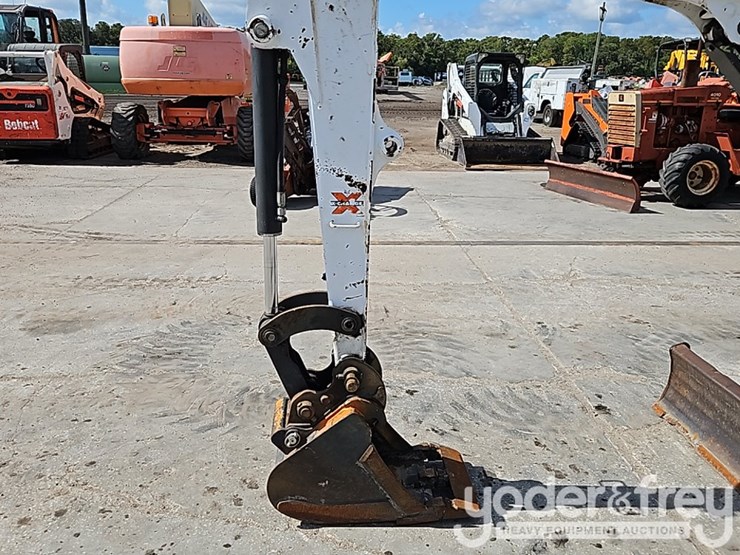 2017-bobcat-e32-image-16