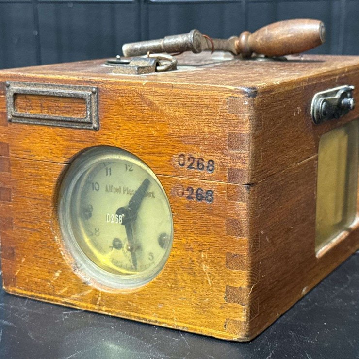 Alfred Plasschaert 1920's Pigeon Racing Clock Numbered 0268.