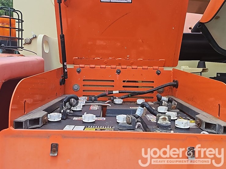 2014-jlg-m600jp-image-16