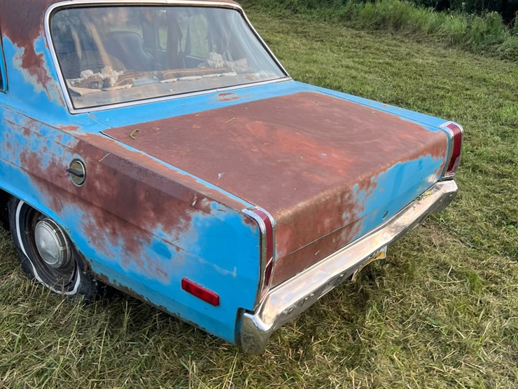 1972-plymouth-valient￼,-slant-six-engine-and-manual-transmission,-glass-is-good,-leaf-springs,-been-sitting-for-a-long-time.-image-19