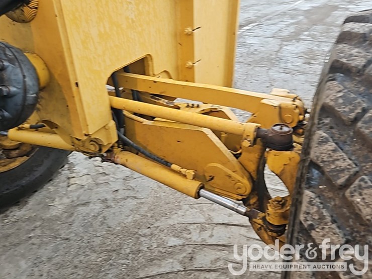 2014-deere-770g-image-13