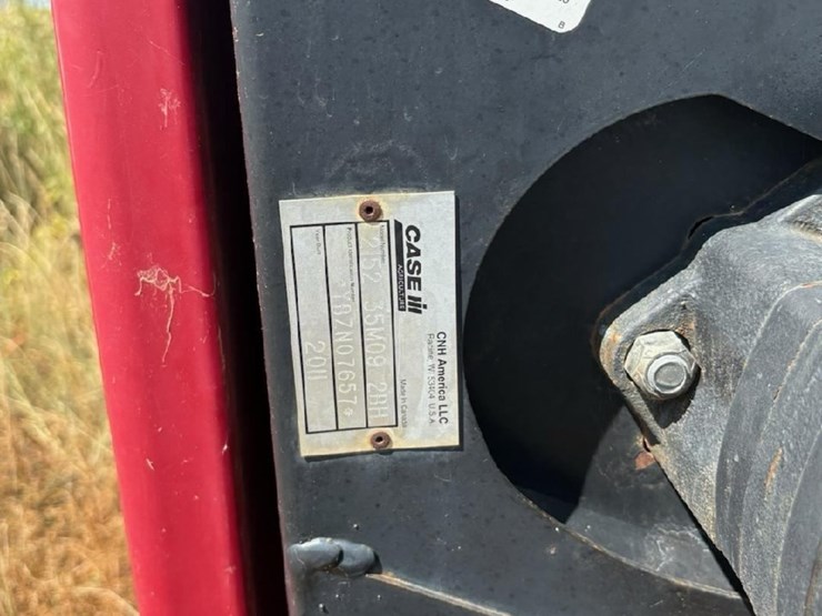 2011-case-ih-2152-image-2
