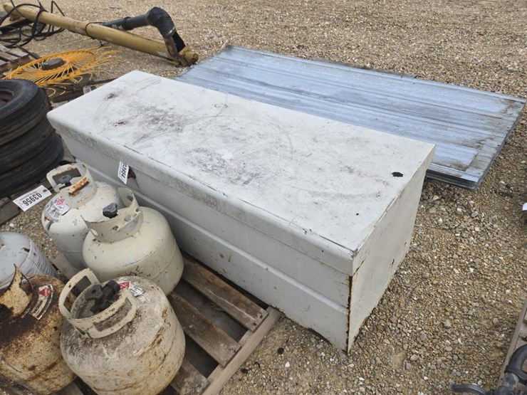 #3954-•-truck-tool-box-image-1