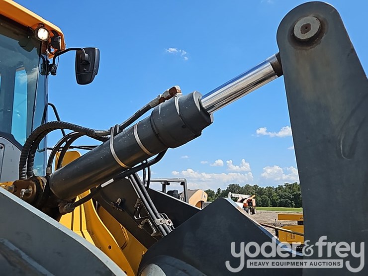 2019-deere-544l-image-11