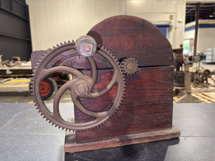 hand-cranked-cotton-gin-image-5