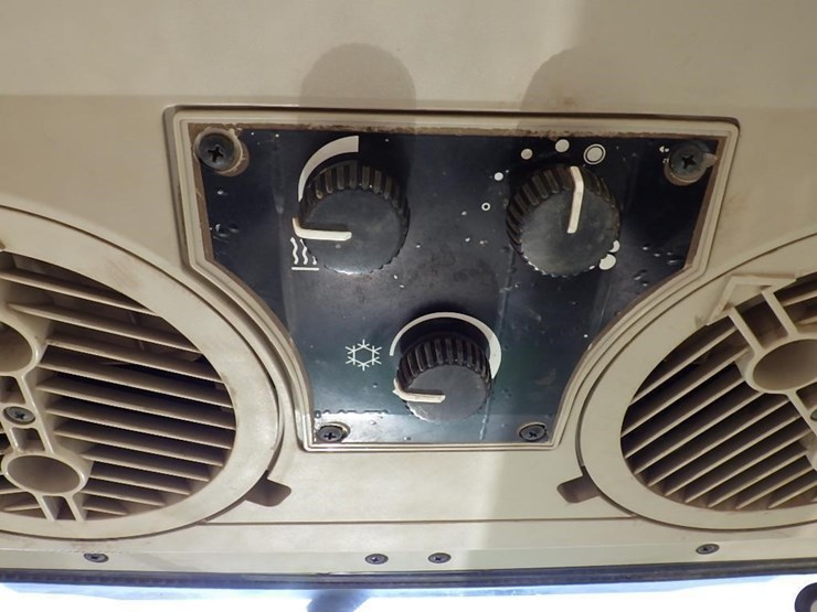 john-deere-6415-image-35
