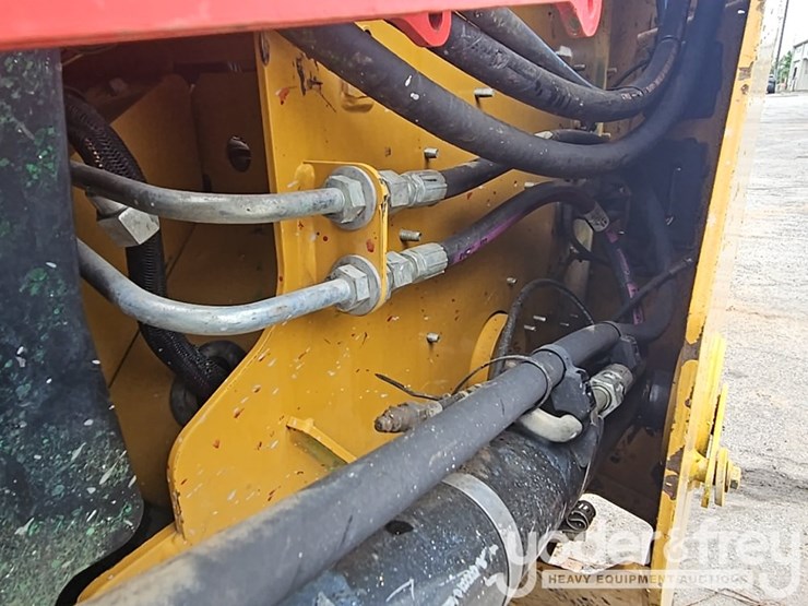 2016-caterpillar-236d-image-28