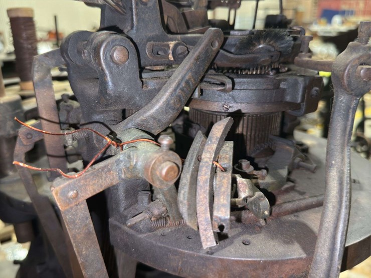 circular-knitting-machine-image-49