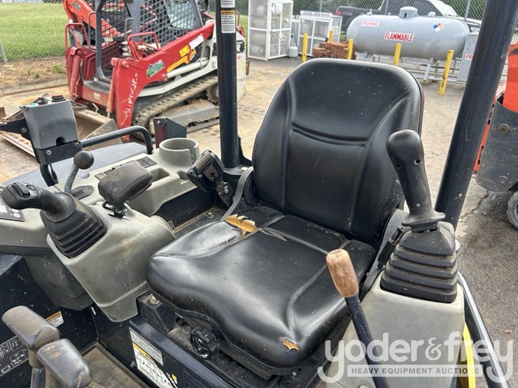 2019-yanmar-vio35-6a-image-6