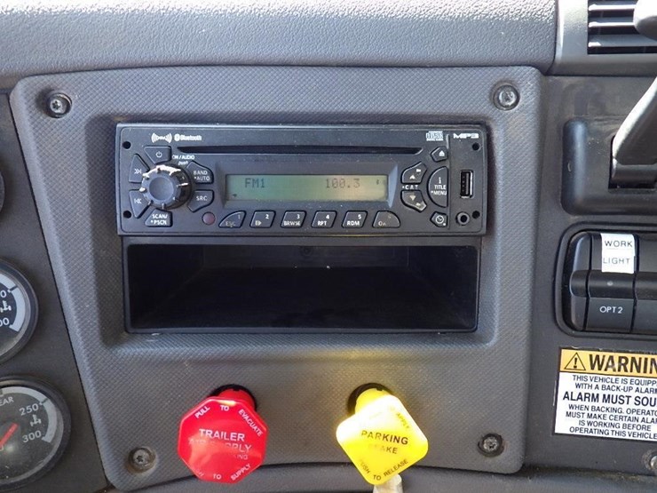 2012-freightliner-cascadia-125-image-28