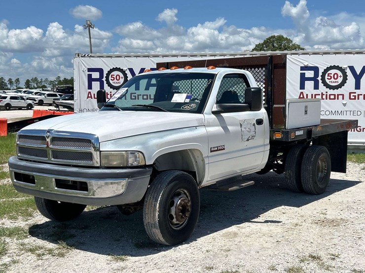 2001-dodge-ram-3500-image-1