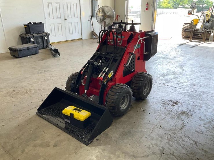 #1016-•-unused-future-ft323w-mini-skid-steer-image-1
