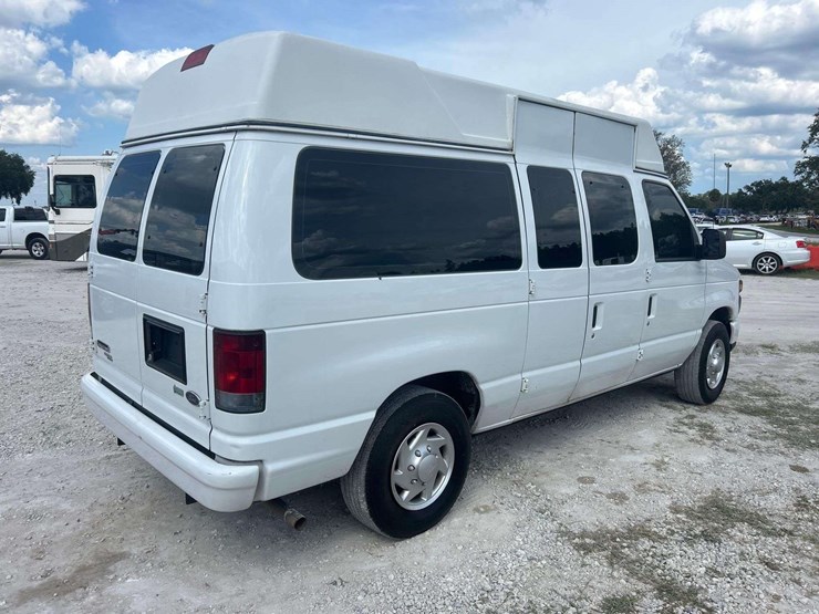 2012-ford-e150-image-3