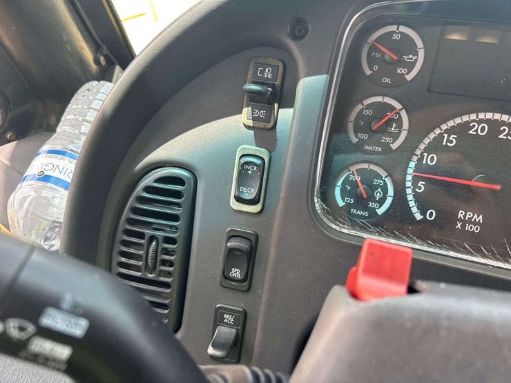 2007-freightliner-b2-image-15