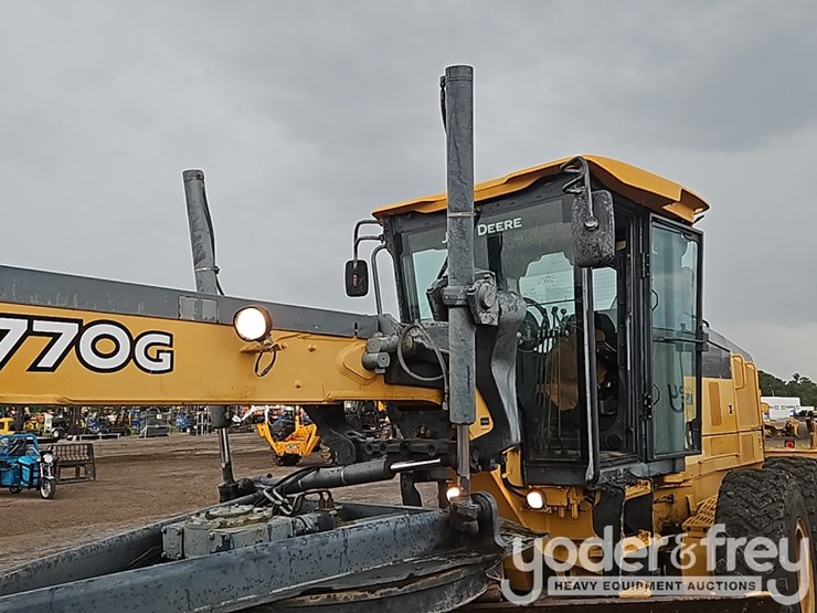 2014-deere-770g-image-19