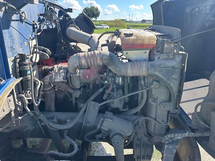 2017-peterbilt-348-image-7